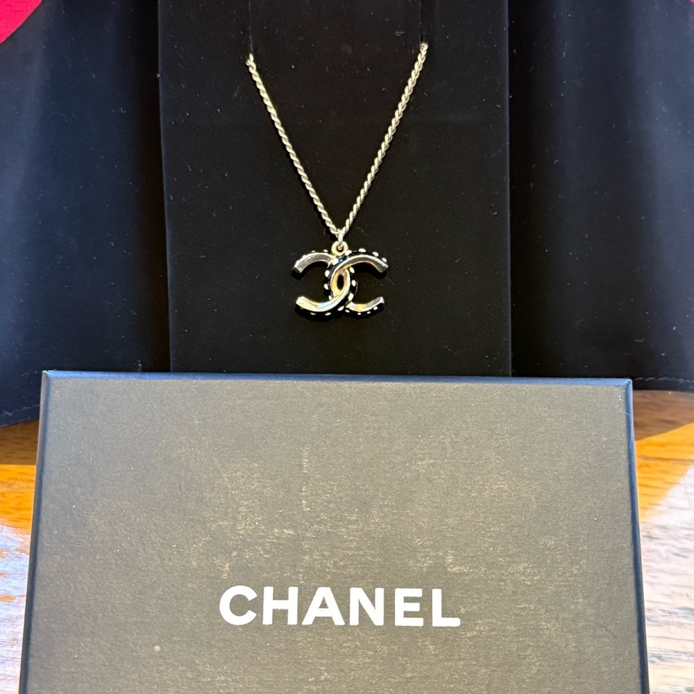 CHANEL Polka Dot Enamel CC Cruise Pendant Necklace - Picture 2 of 8